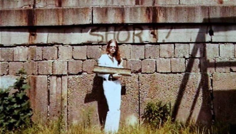woman who love and marry berlin wall
