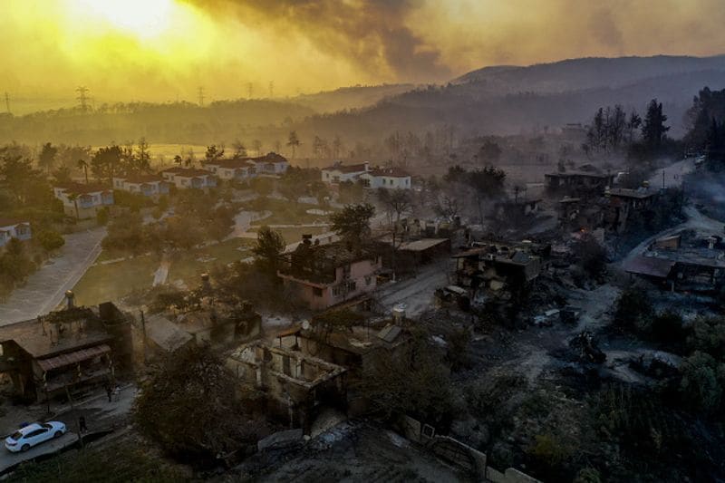 Three dead Wildfires in Turkey 1500 acres of farmland destroyed by fire