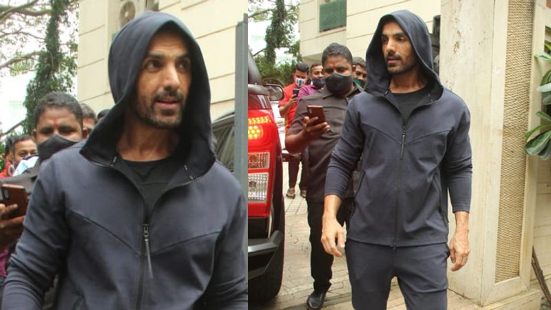 malaika arora reached airport in boyfriend arjun kapoor car, actress look goes viral on social media