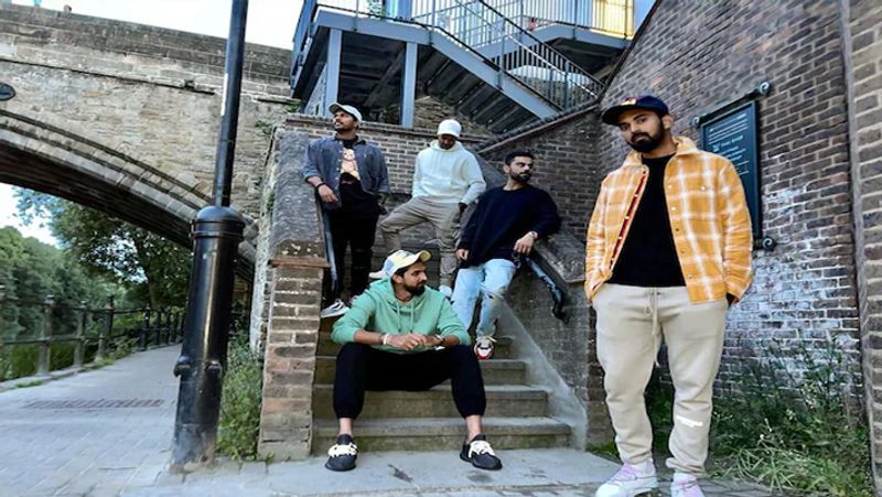 KL Rahul shares cool picture with Virat Kohli and other team members, guess what their wives doing dva