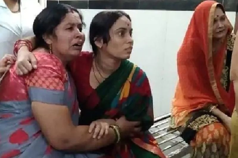 madhya pradesh emotional story 13 year old innocent child hangs himself for online games free fire addiction in chhatarpur