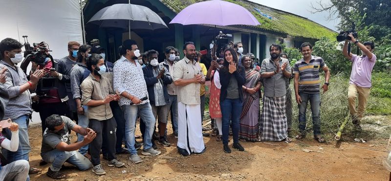 invitation to movie for the children who took the viral video from Rajaji Nagar thiruvananthapuram