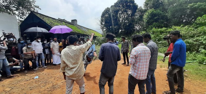 invitation to movie for the children who took the viral video from Rajaji Nagar thiruvananthapuram