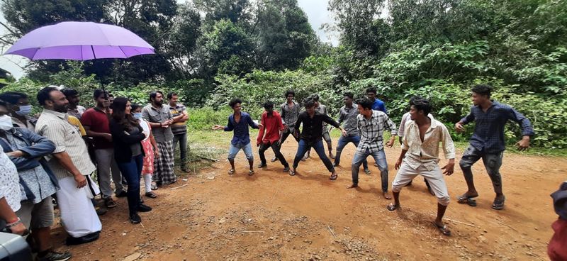 invitation to movie for the children who took the viral video from Rajaji Nagar thiruvananthapuram