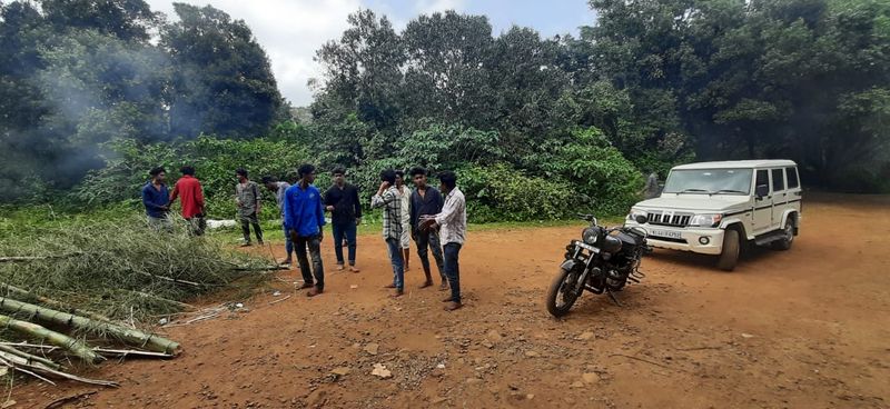 invitation to movie for the children who took the viral video from Rajaji Nagar thiruvananthapuram