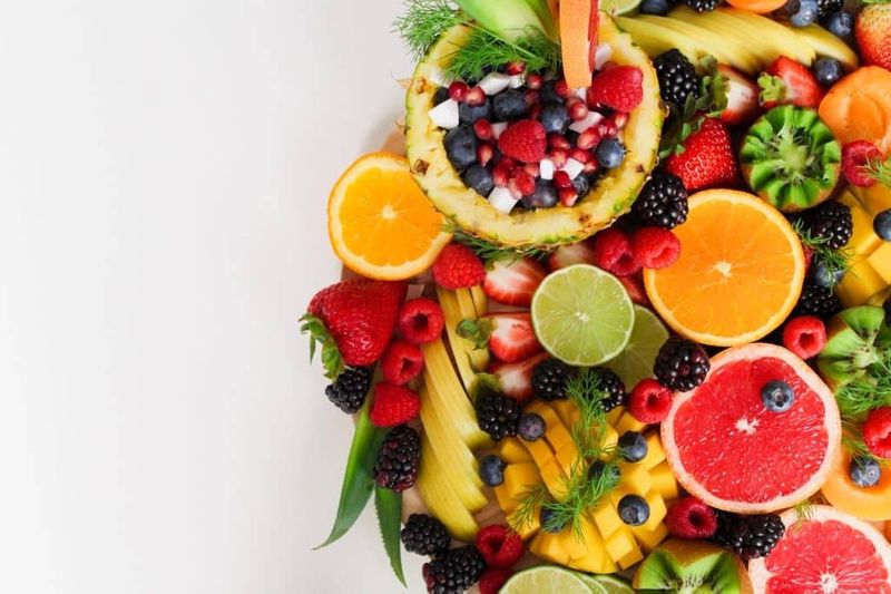 The fruits with the most and least sugar