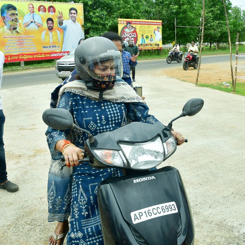 tdp leader vangalapudi anitha arrested at telugu desam party head office in mangalagiri ksp