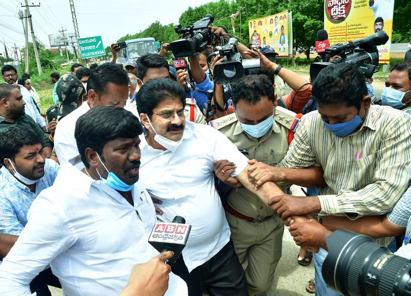 tdp leader vangalapudi anitha arrested at telugu desam party head office in mangalagiri ksp