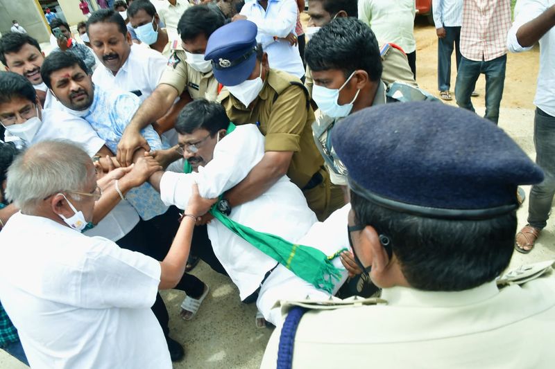 tdp leader vangalapudi anitha arrested at telugu desam party head office in mangalagiri ksp