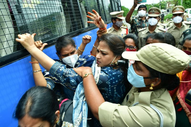 tdp leader vangalapudi anitha arrested at telugu desam party head office in mangalagiri ksp