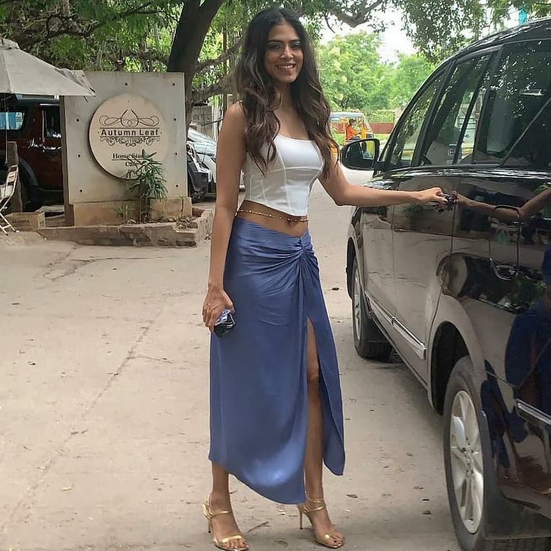 Actress Malavika mohanan Latest hot photo shoot going viral