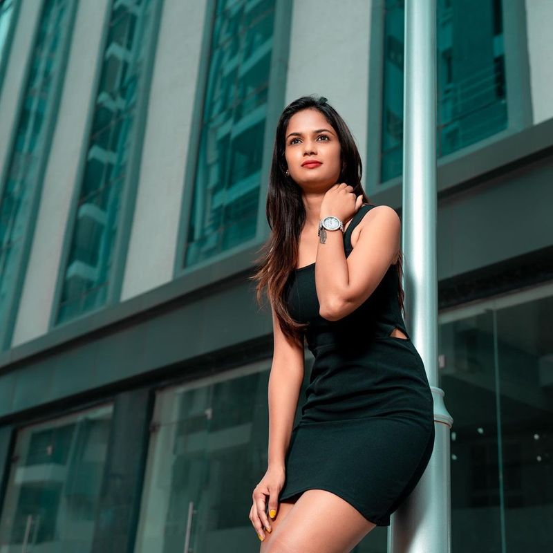 biggboss beauty ariyana glory mind block with hottest photo shoot viral