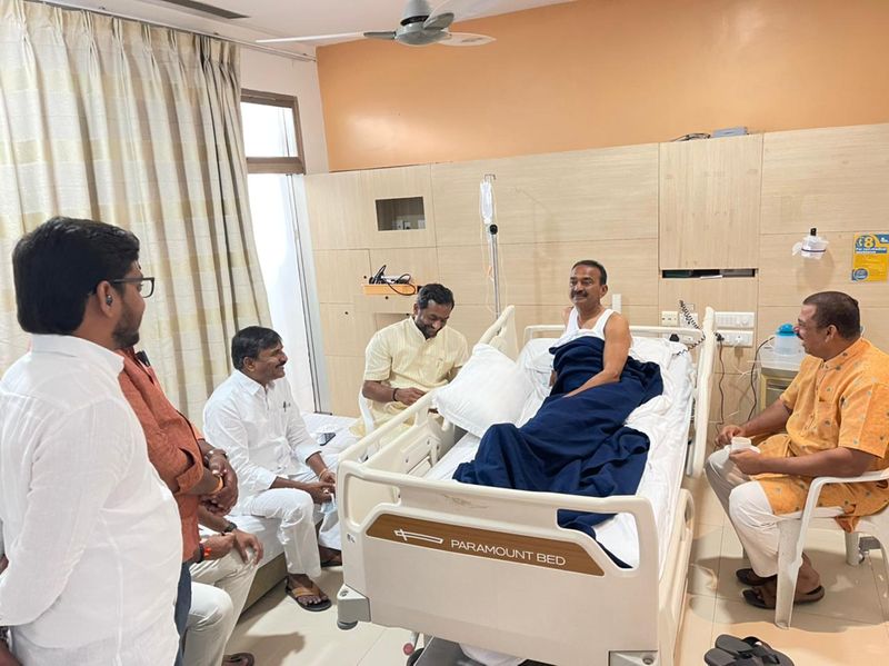 BJP mlas raghunandan, raja singh visit Apollo... enquire about Etala Health Condition akp