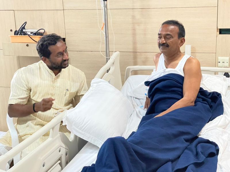 BJP mlas raghunandan, raja singh visit Apollo... enquire about Etala Health Condition akp