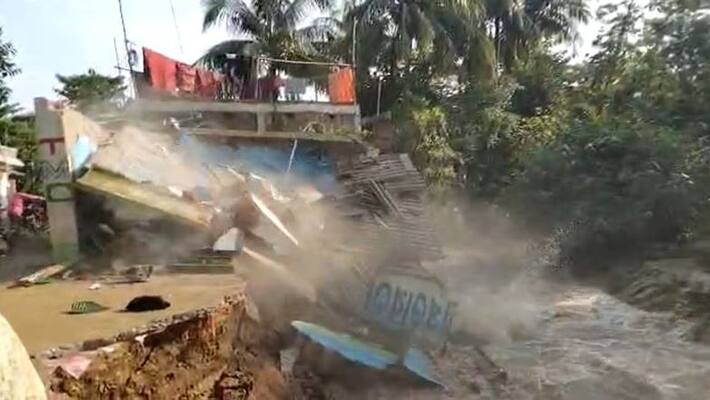 flood like situation in Midnapore TMC party office collapsed bmm flood like situation in Midnapore TMC party office collapsed bmm