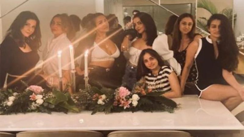 Malaika Arora posed on Manish Malhotra lap, celebs were seen enjoying party at Sohail Khan house