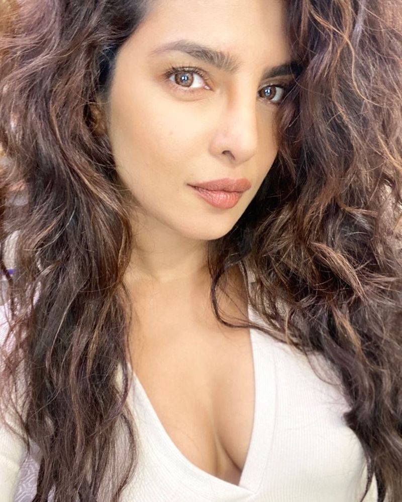 priyanka chopra top show with close up glamoure pics viral