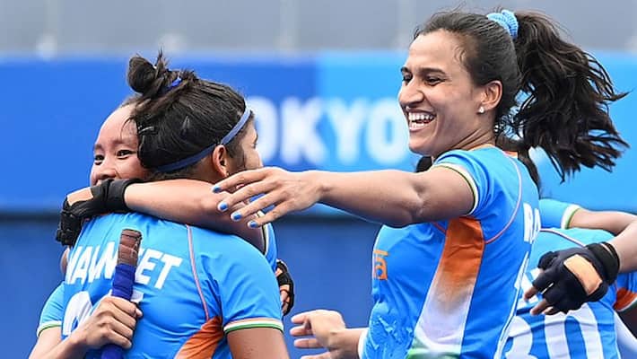 Pm Modi to Anurag Thakur congratulates Indian women's hockey team for create history at Tokyo Olympics spb Pm Modi to Anurag Thakur congratulates Indian women's hockey team for create history at Tokyo Olympics spb