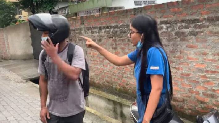 woman caught man who groped her in public street woman caught man who groped her in public street