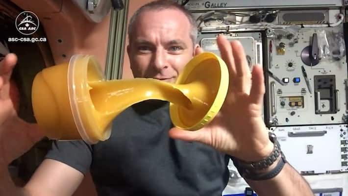 Astronaut shares how honey moves in zero-gravity environment; watch amazing video-tgy Astronaut shares how honey moves in zero-gravity environment; watch amazing video-tgy
