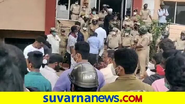 Africans Protest In Bengaluru Over Alleged Custody Death Cops Use Force pod Africans Protest In Bengaluru Over Alleged Custody Death Cops Use Force pod