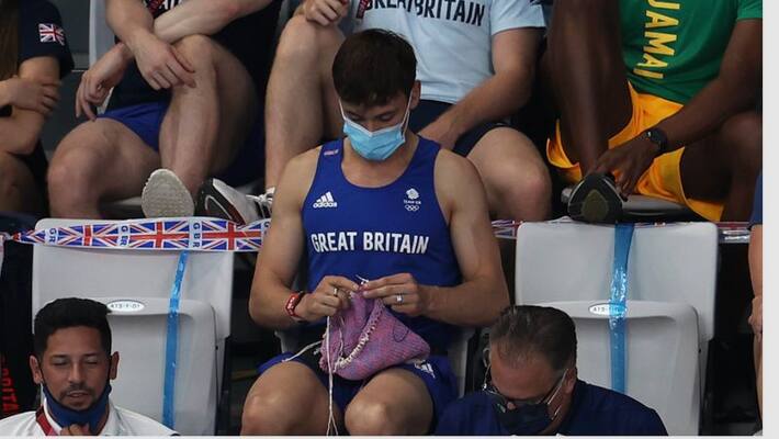 UK Olympic Tom Daley spotted knitting viral photo gcw UK Olympic Tom Daley spotted knitting viral photo gcw