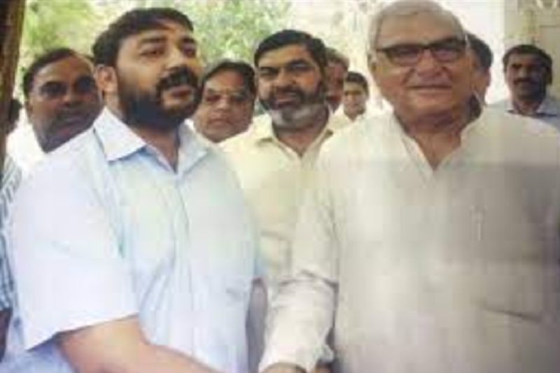 uttar pradesh news most wanted girl Saloni Singh shared photos with ak47 and Gangster Binder Gujjar