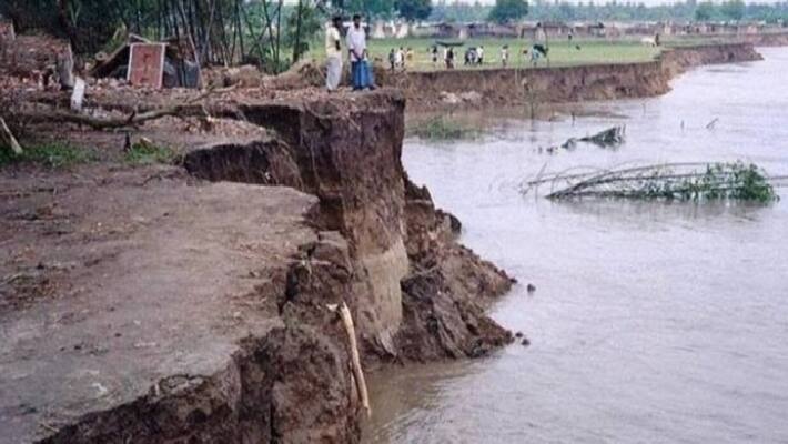 Families on the banks of the Ganges are in problem In Murshidabad bpsb Families on the banks of the Ganges are in problem In Murshidabad bpsb