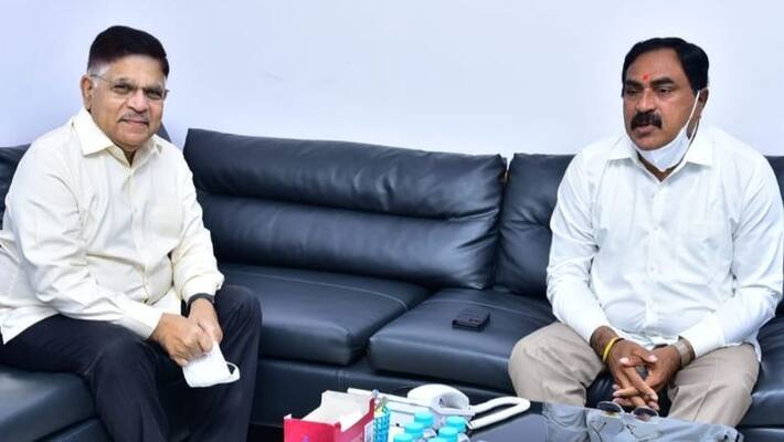 allu aravind meets telangana minister errabelli dayakara rao allu aravind meets telangana minister errabelli dayakara rao