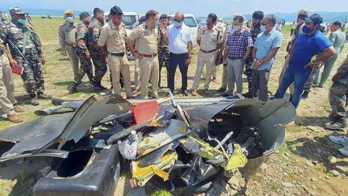 army helicopter crashes into dam pilots missing army helicopter crashes into dam pilots missing