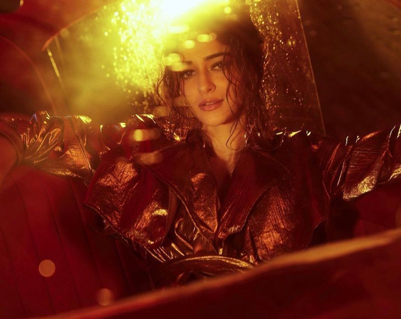 liger beauty ananya panday top show without shirt sizzling photos mind block