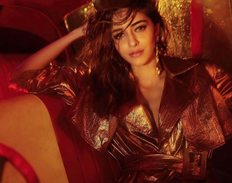 liger beauty ananya panday top show without shirt sizzling photos mind block