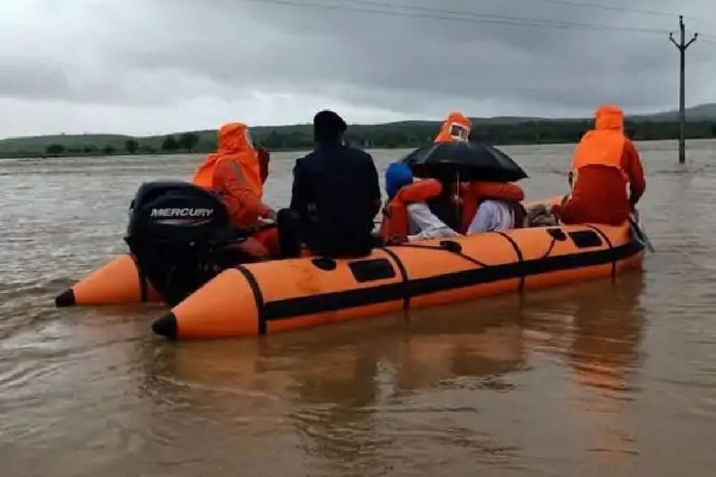 Madhya Pradesh, heavy rains in Shivpuri, Sheopur and Gwalior floods villages and railway tracks