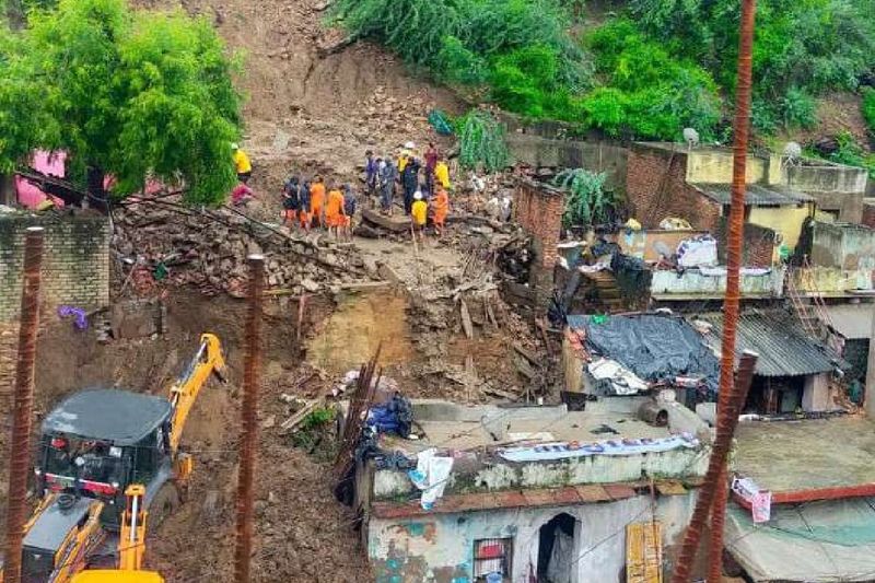 Rajasthan7 people of same family died due to house collapse in heavy rains in bundi