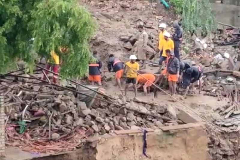Rajasthan7 people of same family died due to house collapse in heavy rains in bundi