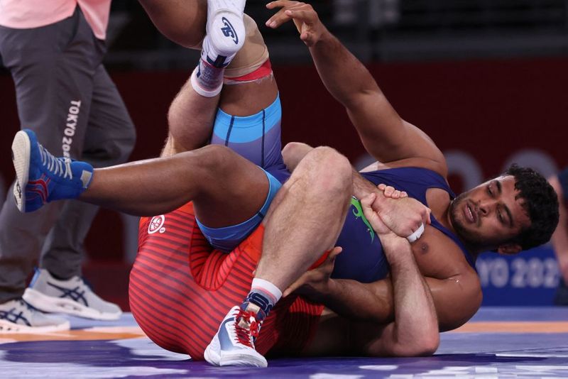 Indian Wrestler Deepak Punia Coach out of Olympic Village for assaulting Referee CRA