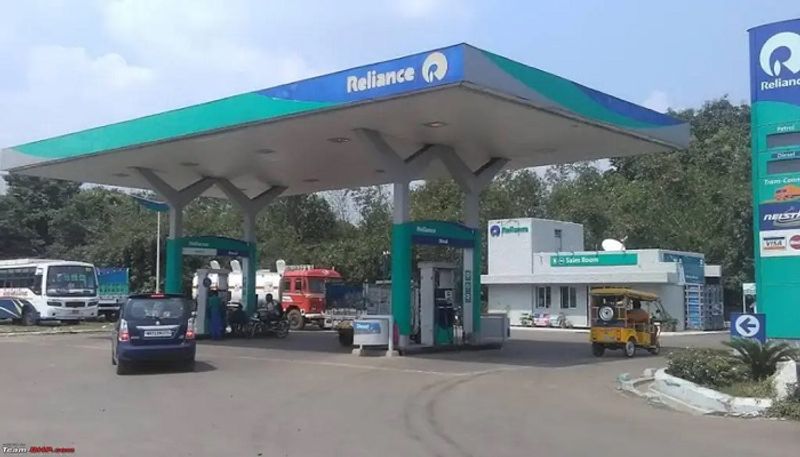 mukesh Ambani preparing to play a new bet, can open retail outlets at his petrol pumps located on highways