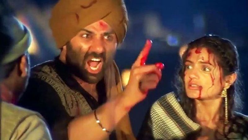 Mother India to Kesari, after watching these 15 films on independence, enthusiasm fill us with pride