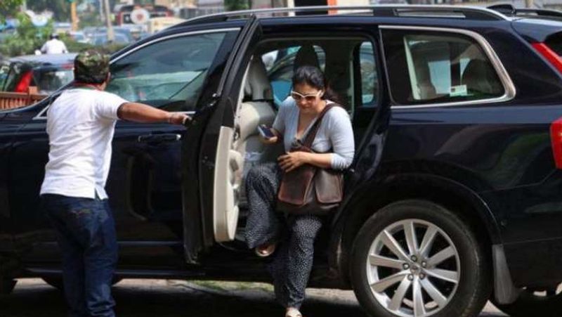 Kajol Birthday know about actress luxurious lifestyle and fees