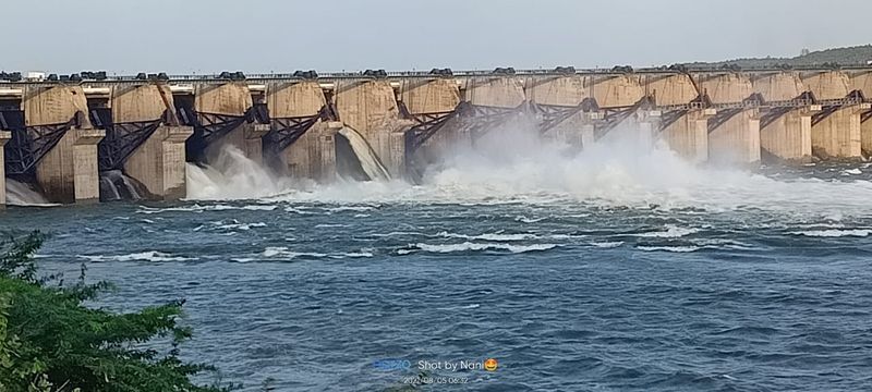 Pulichintala gate washes away... Flood alert issued in Krishna guntur districts akp