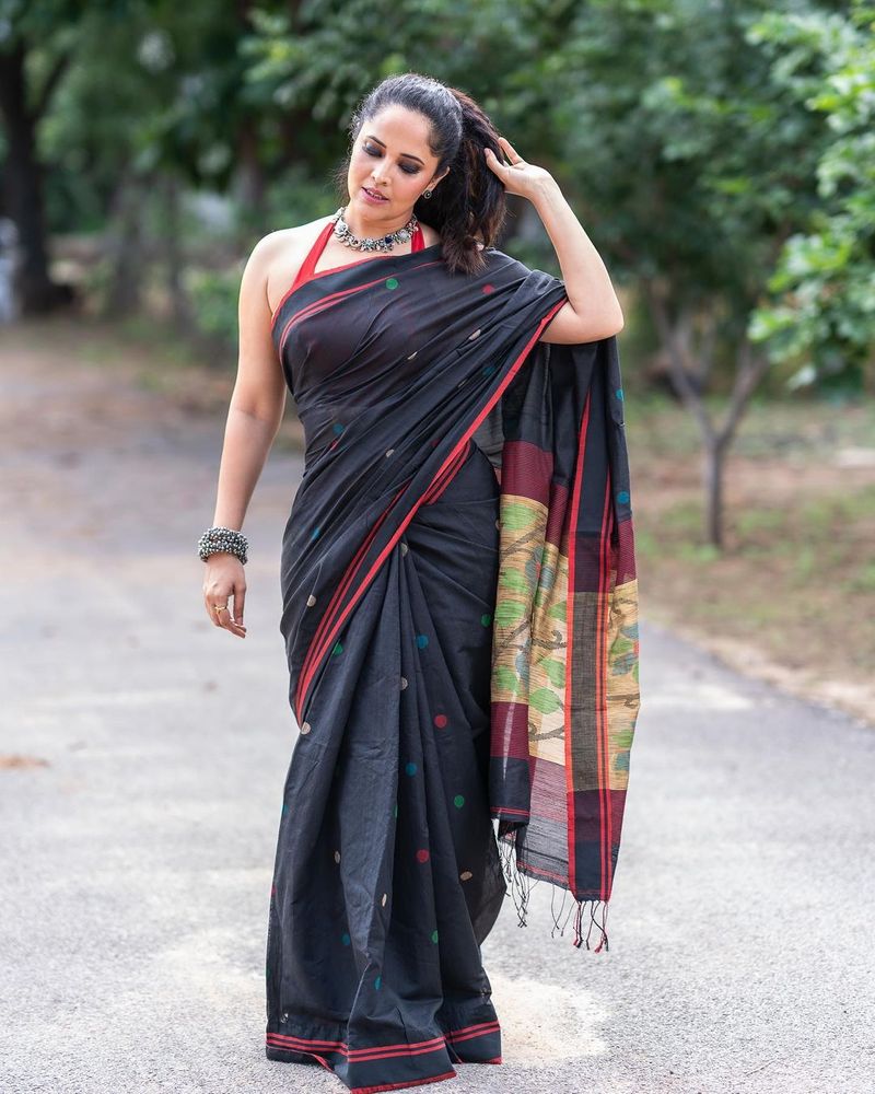 hot anchor anasuya fire on internet with her backless black saree photos trending