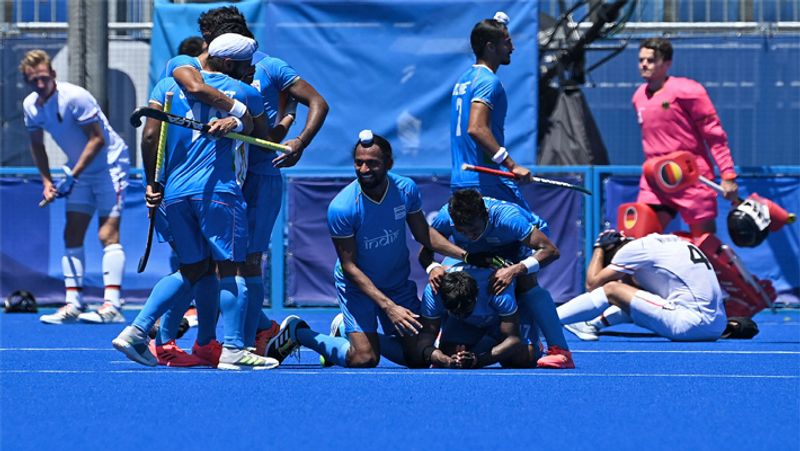 Indian Men Hockey Team created history by winning Bronze at Tokyo Olympics 2020, see their winning photos