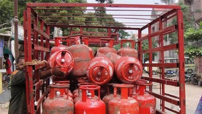 Paytm offering cashback of up to Rs 2700 on LPG cylinder booking, here is how get Paytm offering cashback of up to Rs 2700 on LPG cylinder booking, here is how get