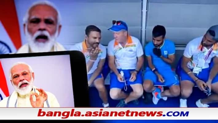 PM Narendra Modi talks to captain and coaches of Mens hockey team ALB PM Narendra Modi talks to captain and coaches of Mens hockey team ALB