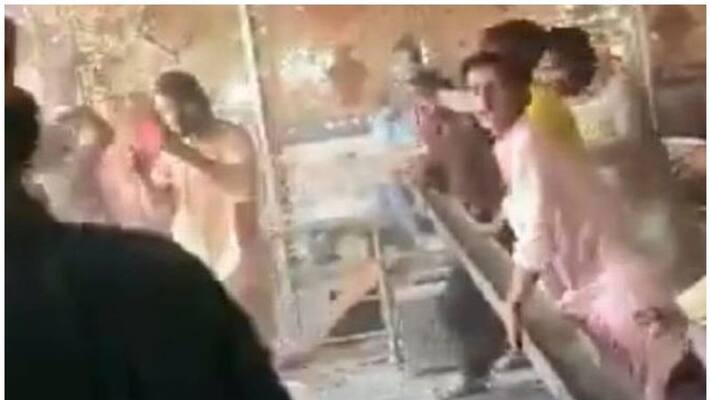 Mob attacks temple in Pakistan's Punjab damages idols Mob attacks temple in Pakistan's Punjab damages idols