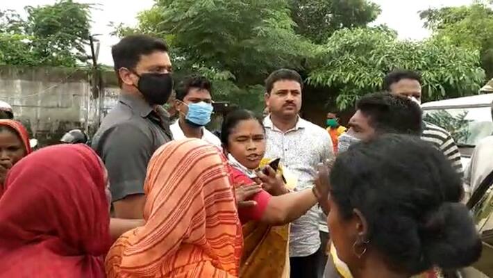 Haldia BJP MLA Tapsi Mandal was harassed by locals bpsb Haldia BJP MLA Tapsi Mandal was harassed by locals bpsb