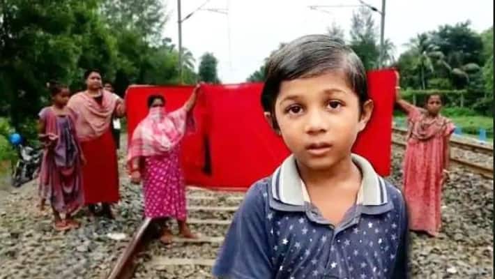 Union Minister praises a boy for saved Canning local from mishap bmm Union Minister praises a boy for saved Canning local from mishap bmm