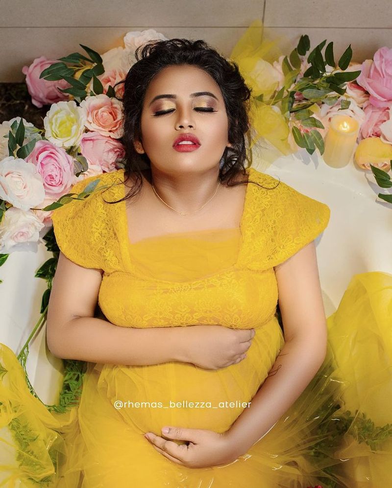 bharathi kannama farina bath dub pregnancy photo shoot