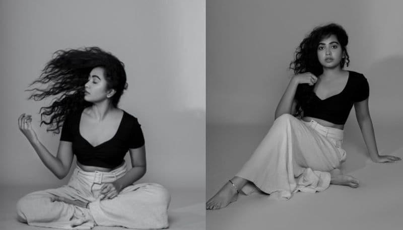 shivathmika cleavage show her hot pose netizens mind block