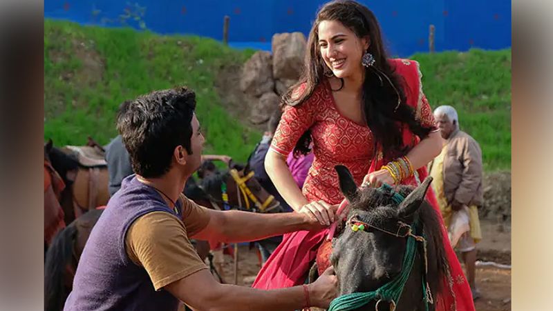 Happy birthday Sara Ali Khan: When she talked Kareena Kapoor Saif Ali Khan out of their no on-screen kiss policy dpl